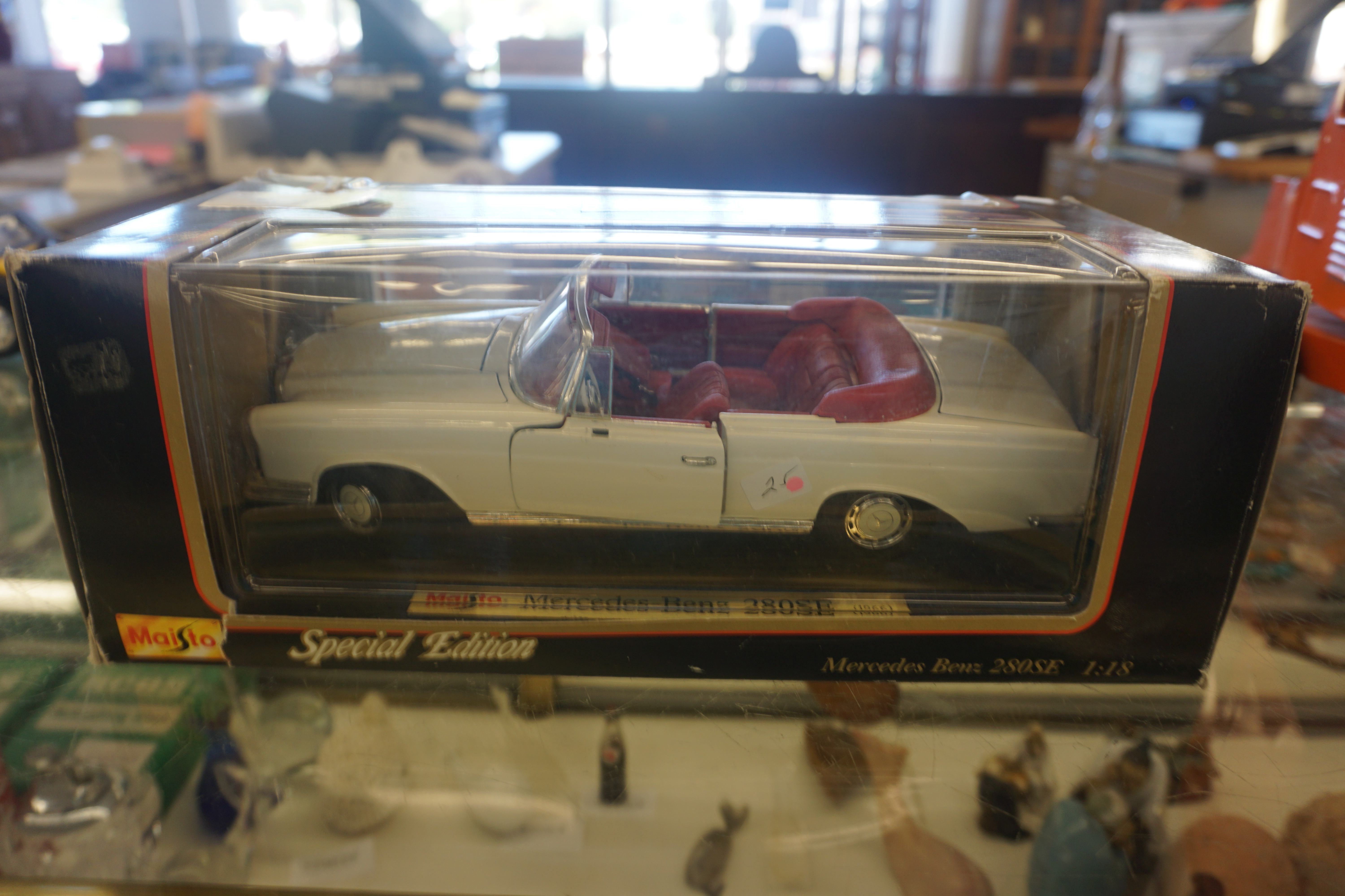 (image for) 1/18 Scale Maisto Mercedes Benz 1966 280SE white Convertible (0592) Selling price is $45.00 +tax NOTE: If this item is new in the original box. The box may have some damage. See photos. Be