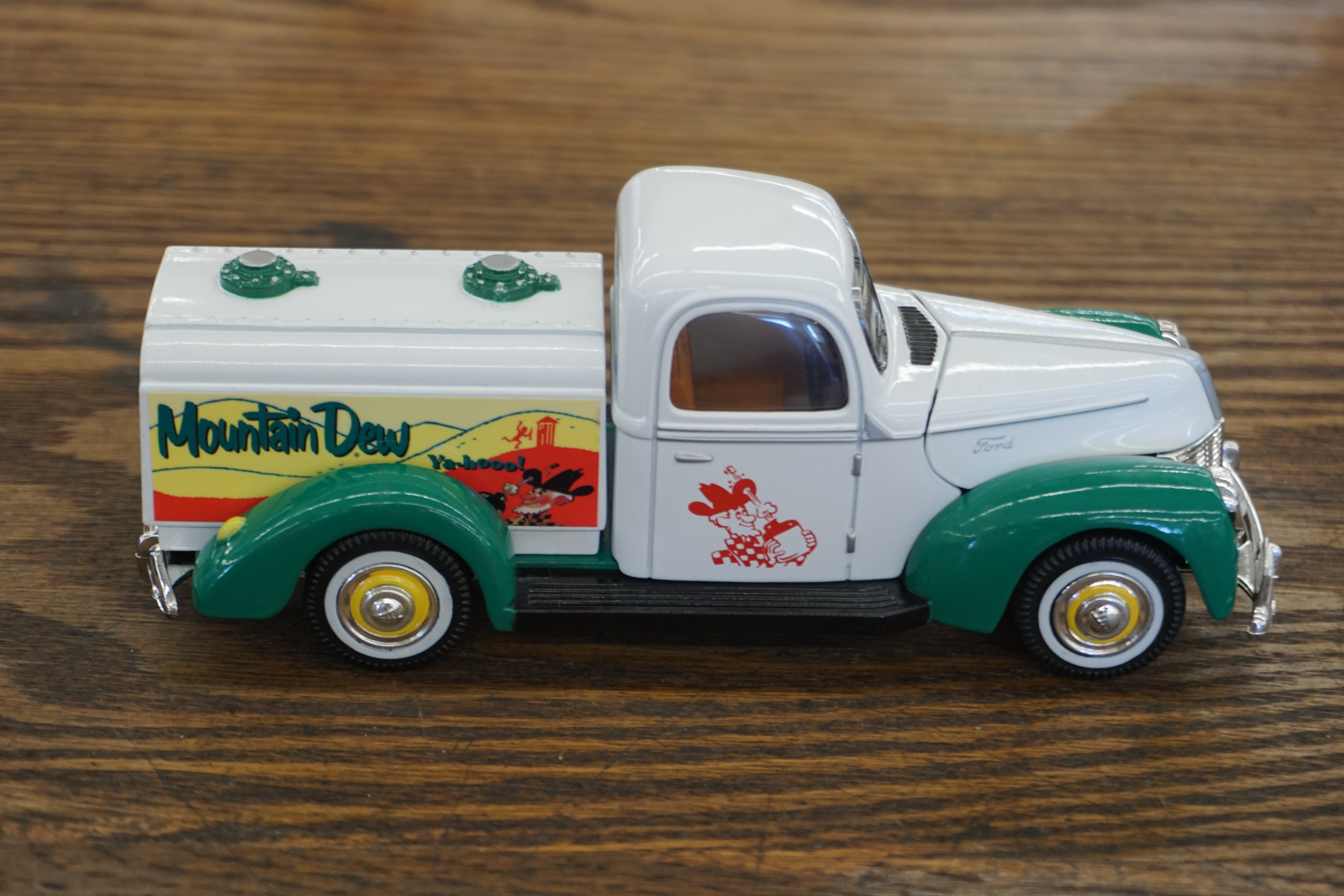 (image for) Golden Wheel Diecast 1940 Ford Mountain Dew delivery truck diecast model (4225)