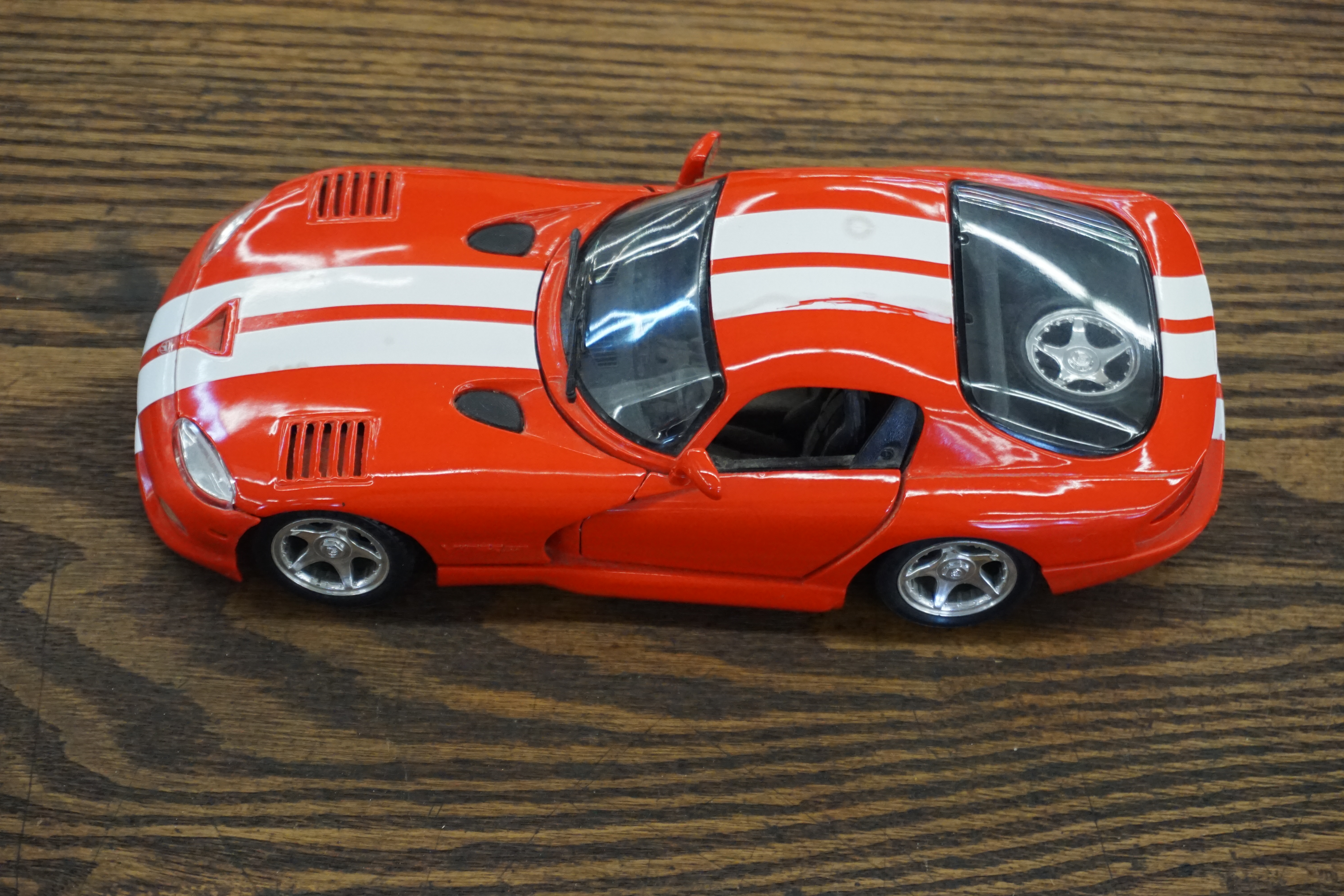 (image for) Maisto Dodge Viper GTS/ GTS-R Coupe 1/18 scale (3990)