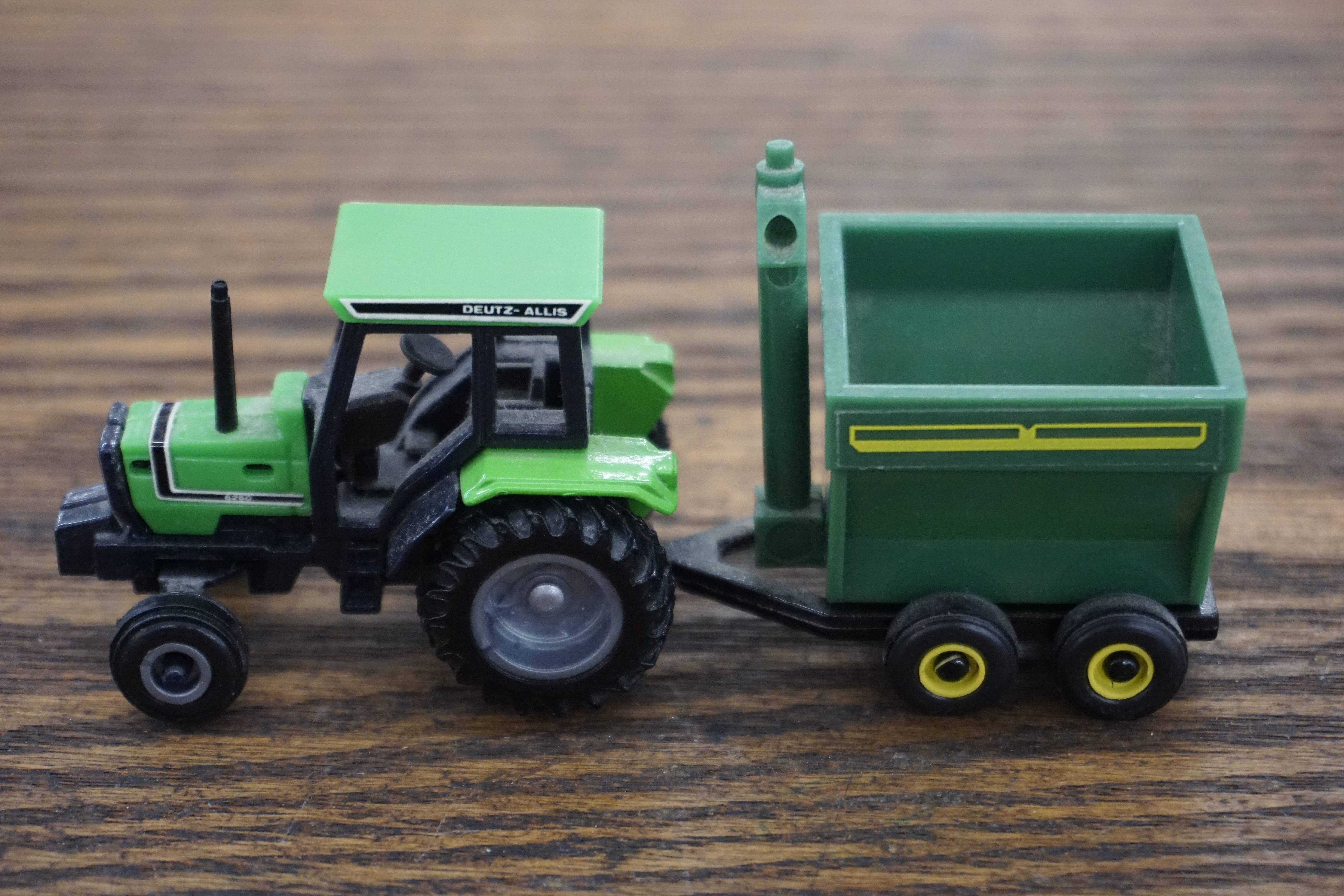 (image for) Ertl Deutz-Allis 6260 tractor with trailer model made in the U.S.A. (4431)