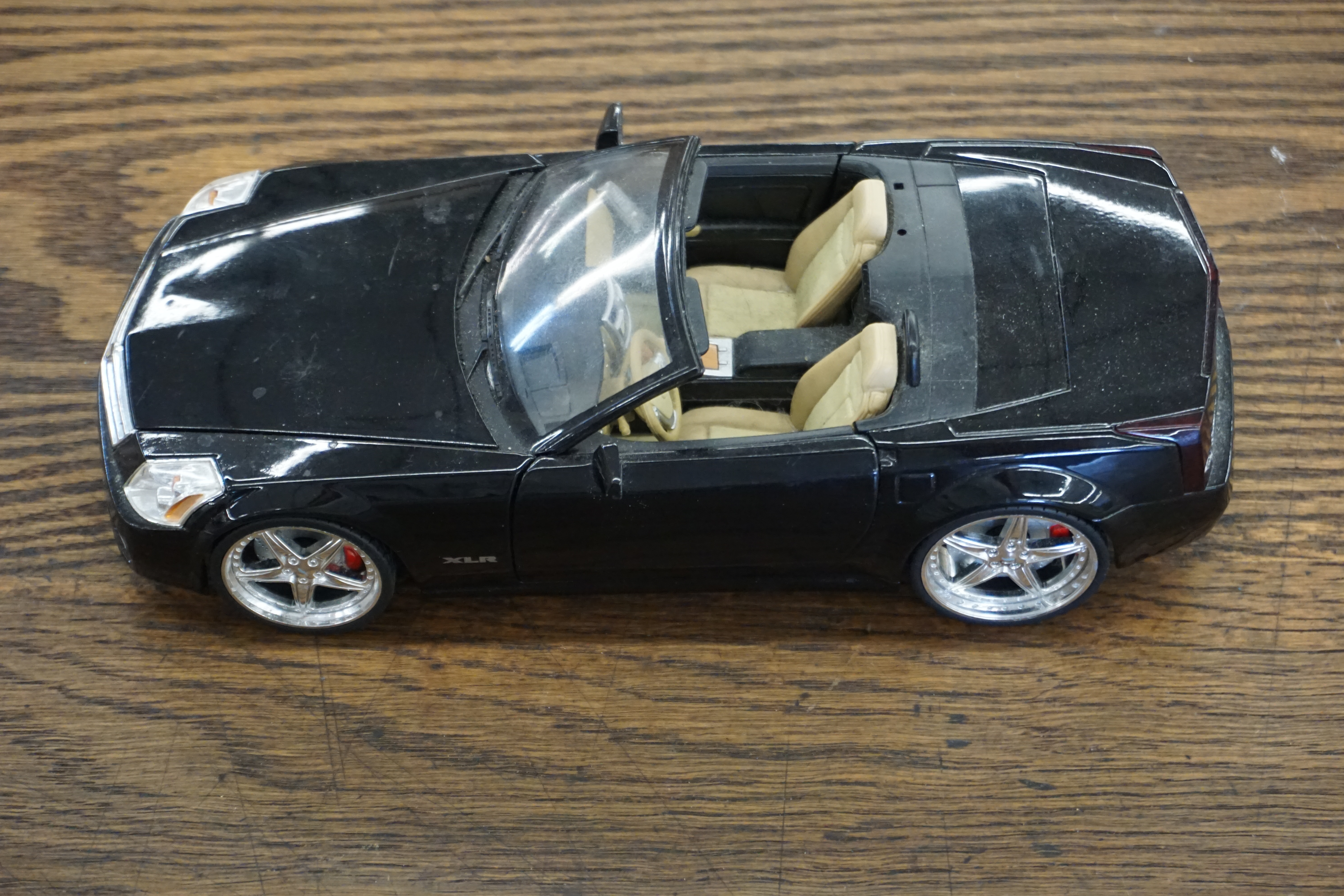 (image for) HotWheels Cadillac XLR convertible 1/18 scale model (9496)