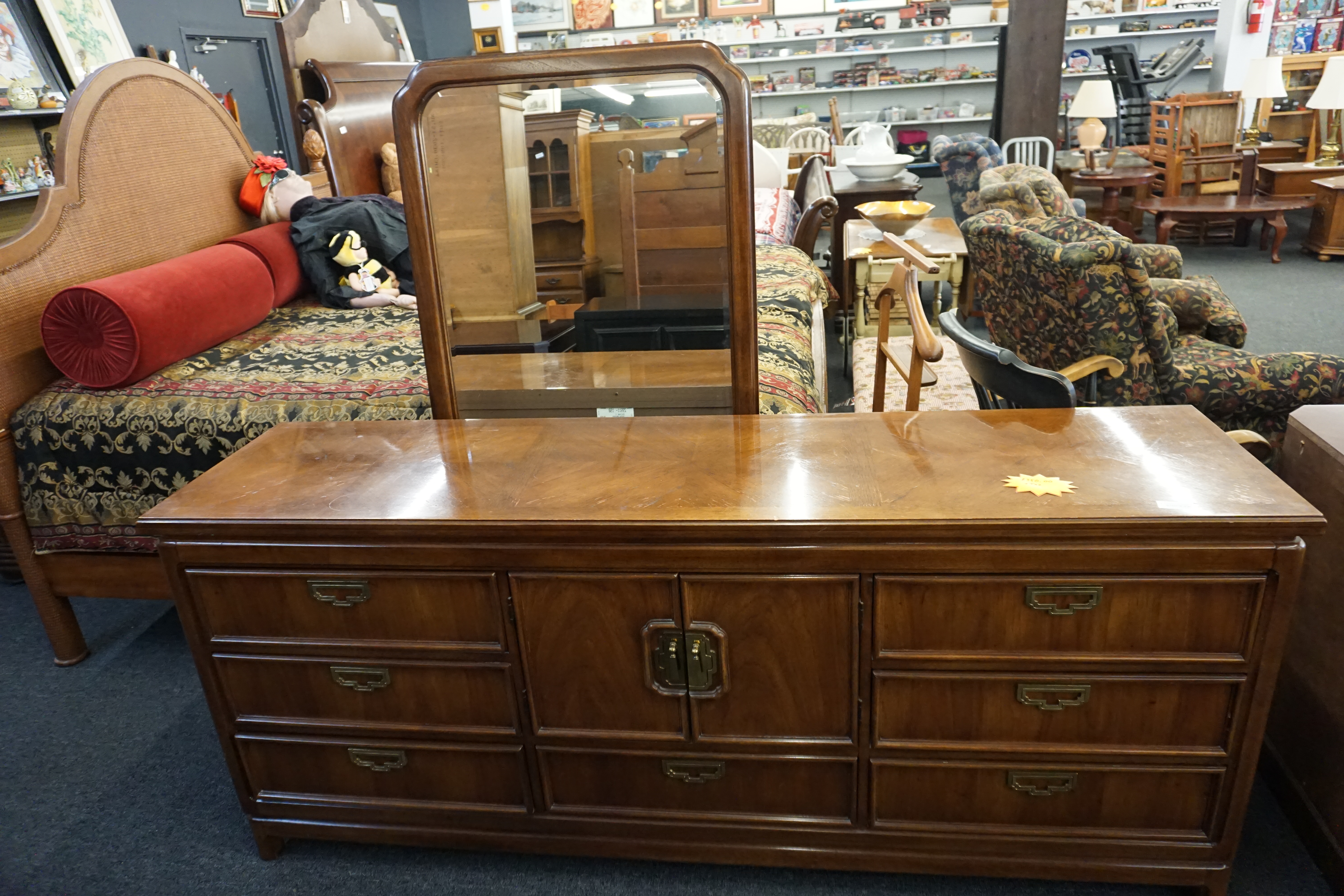 (image for) Thomasville dresser with mirror (9677)