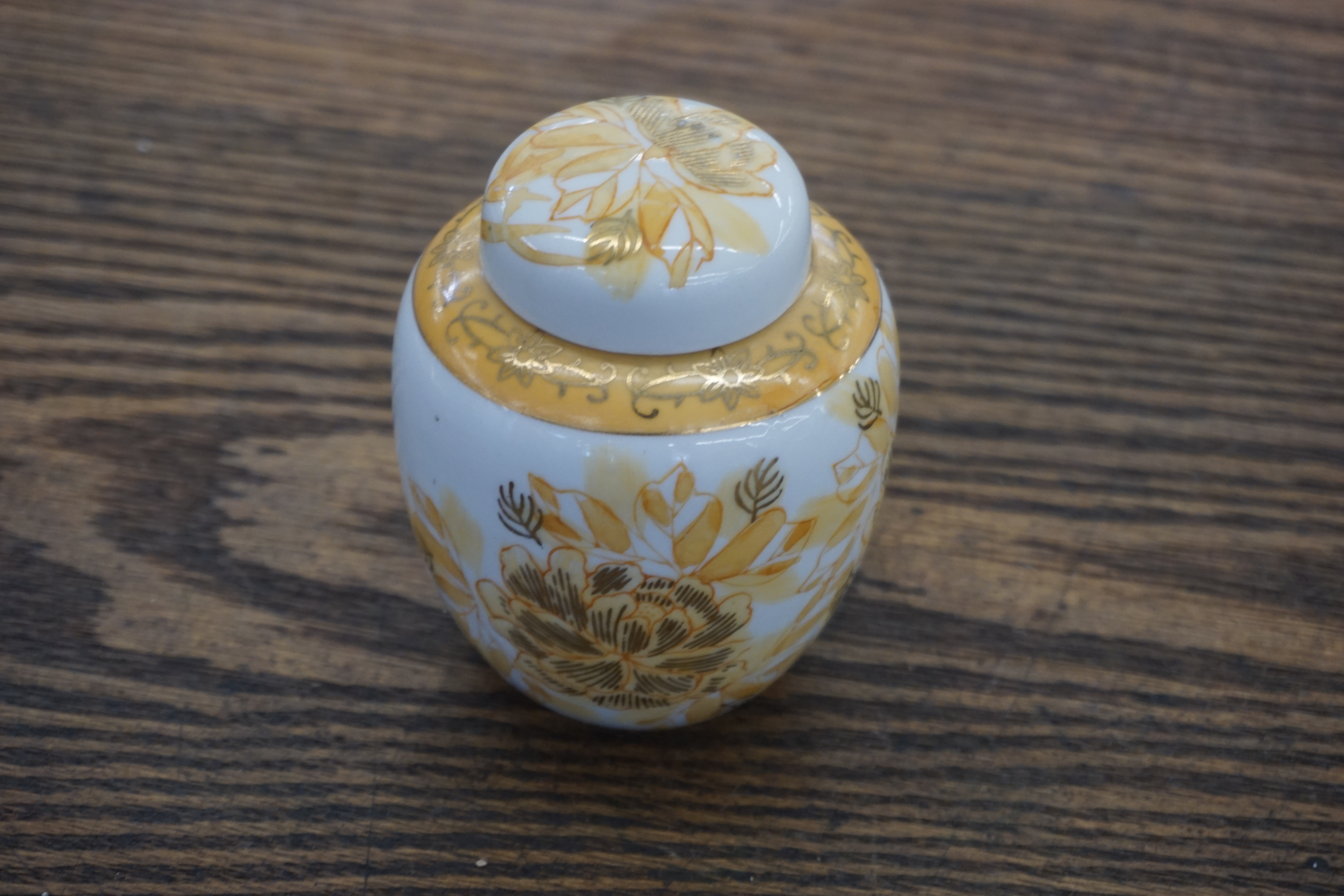 (image for) Small ginger jar with lid made in Japan (6764)