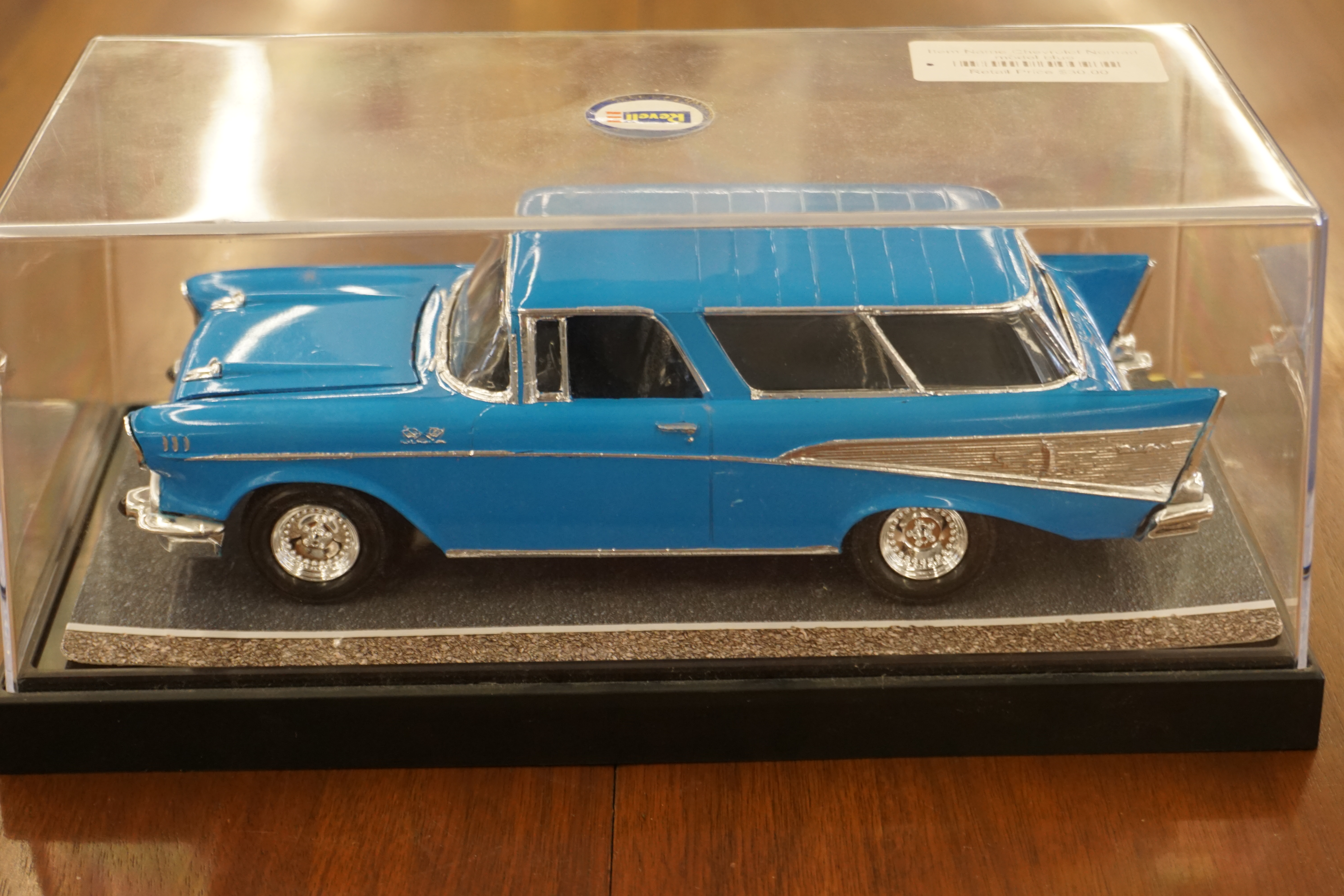 (image for) Chevrolet Nomad model with display case (4549)