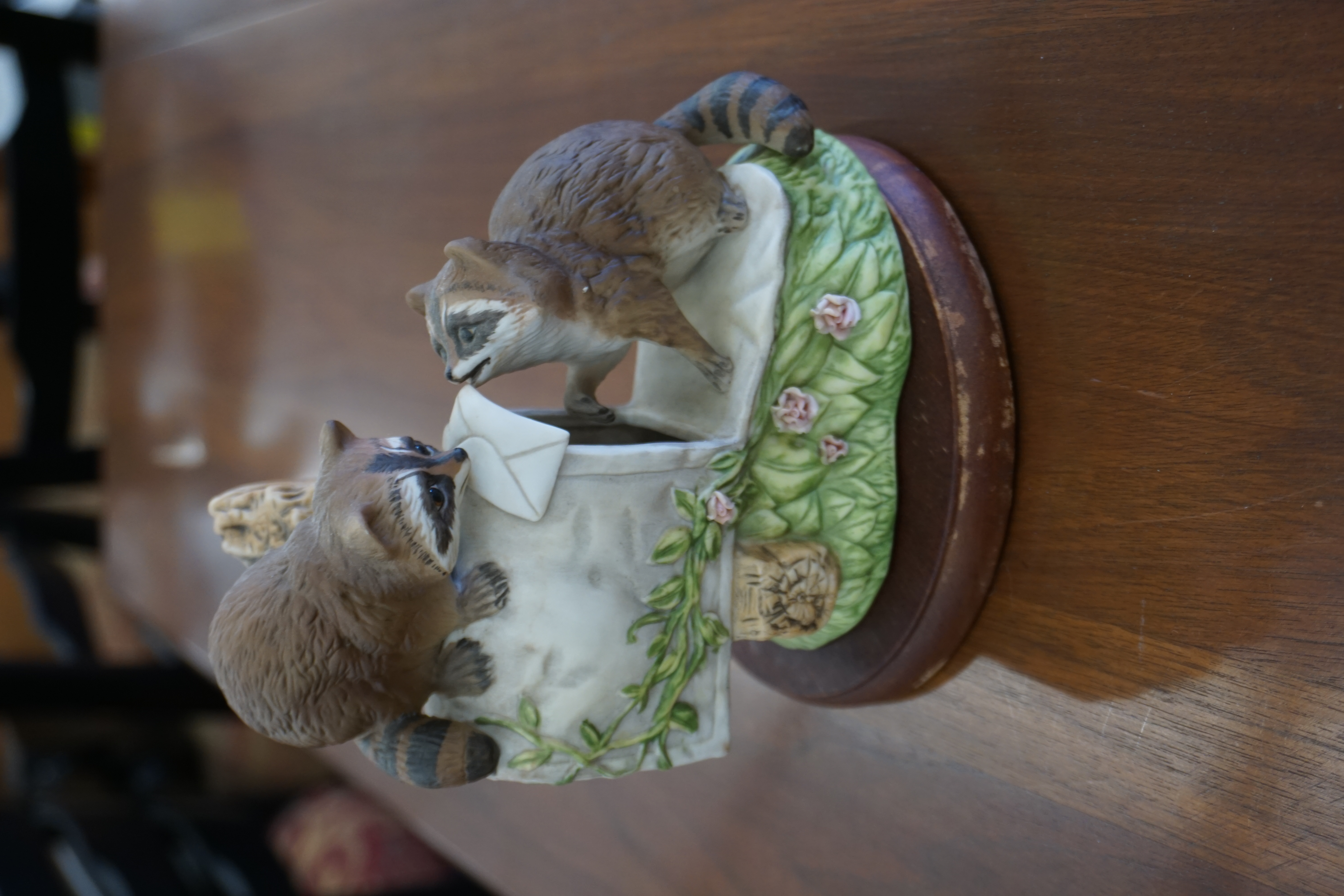 (image for) Vintage HOMCO Masterpiece Porcelain "Two Raccoons On A Mailbox" 1987 with stand (9554)