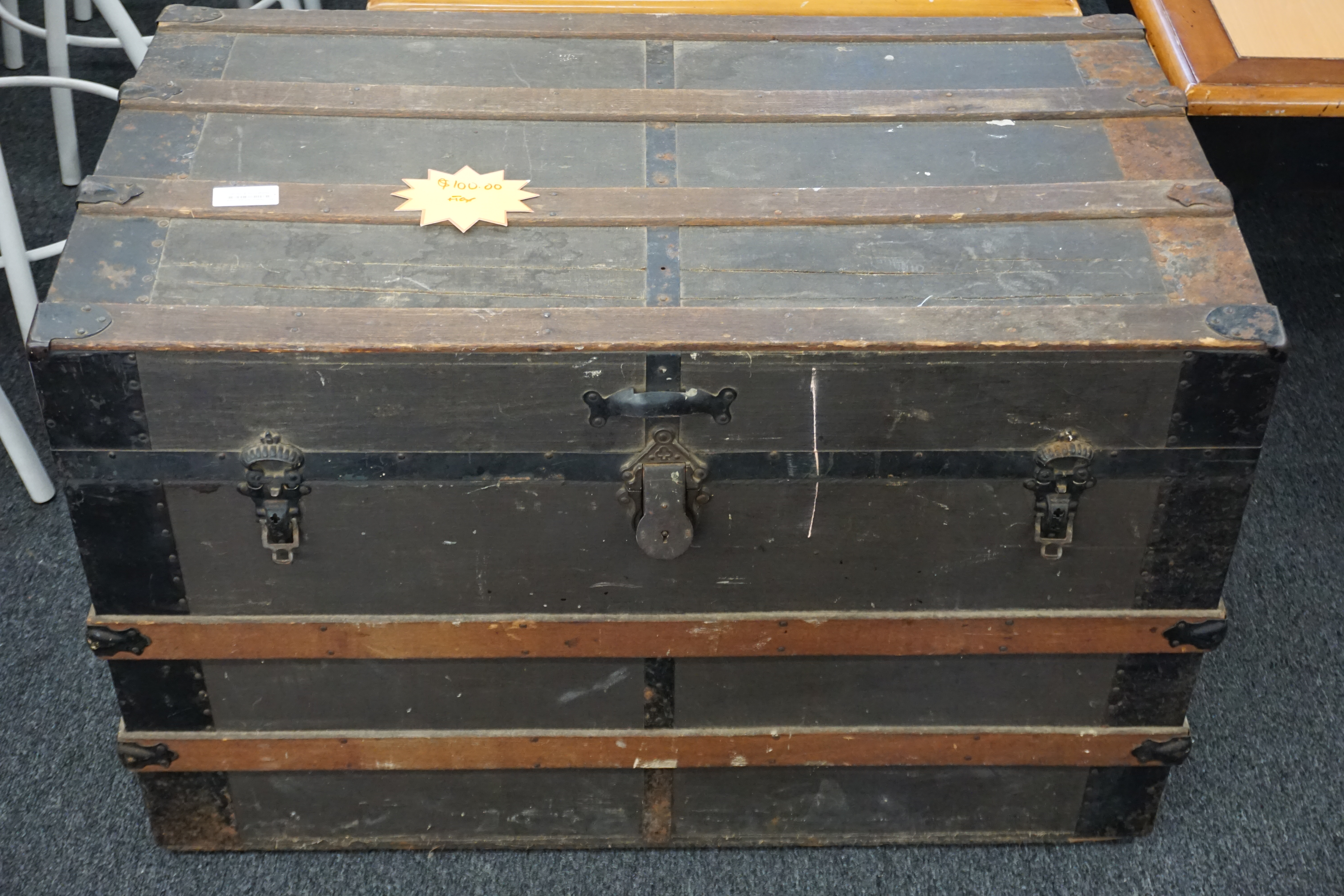 (image for) Antique wooden trunk (4375)