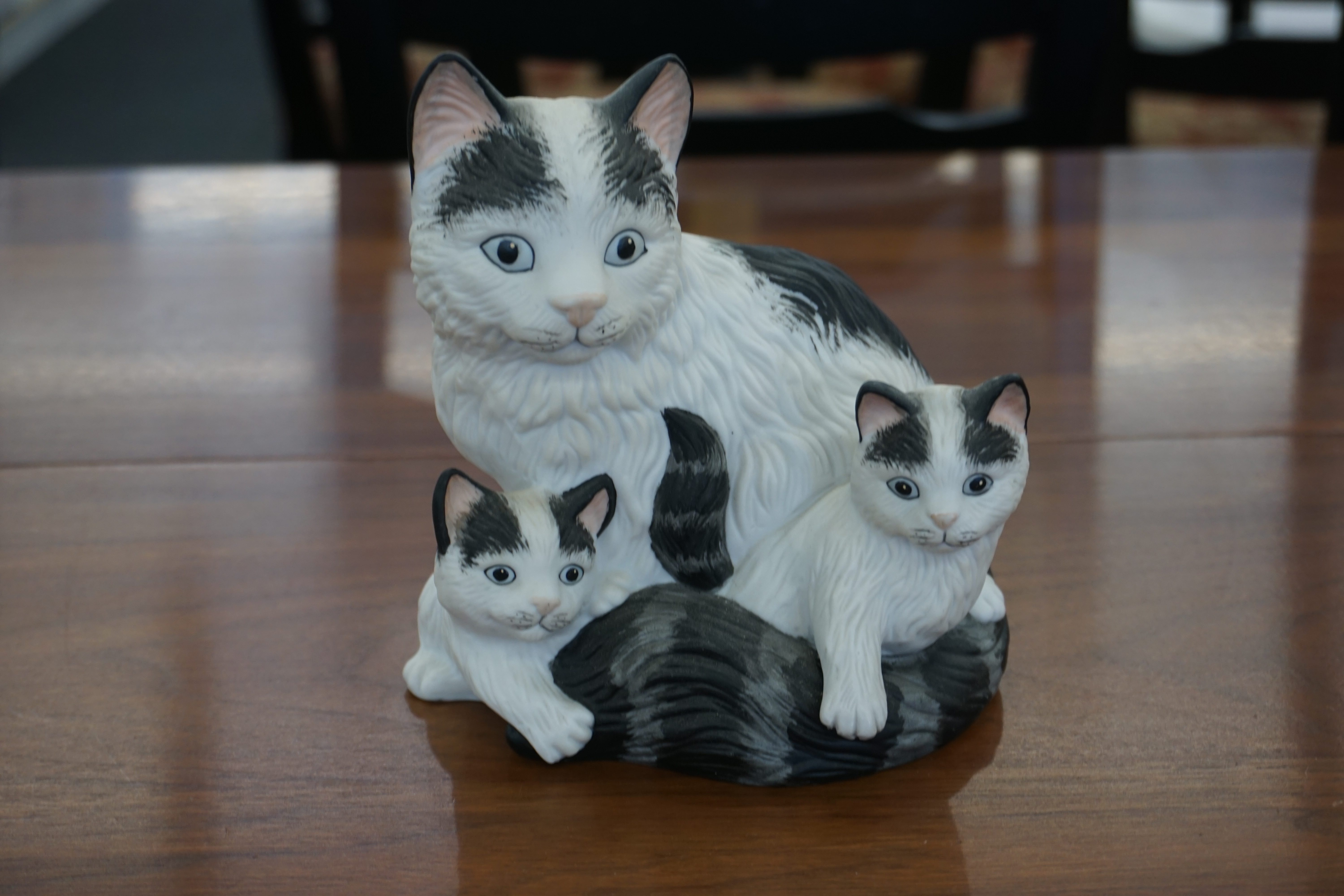 (image for) Homco Porcelain Figurine #1412 Black & White Cat & Kittens 1980's Era (9643)