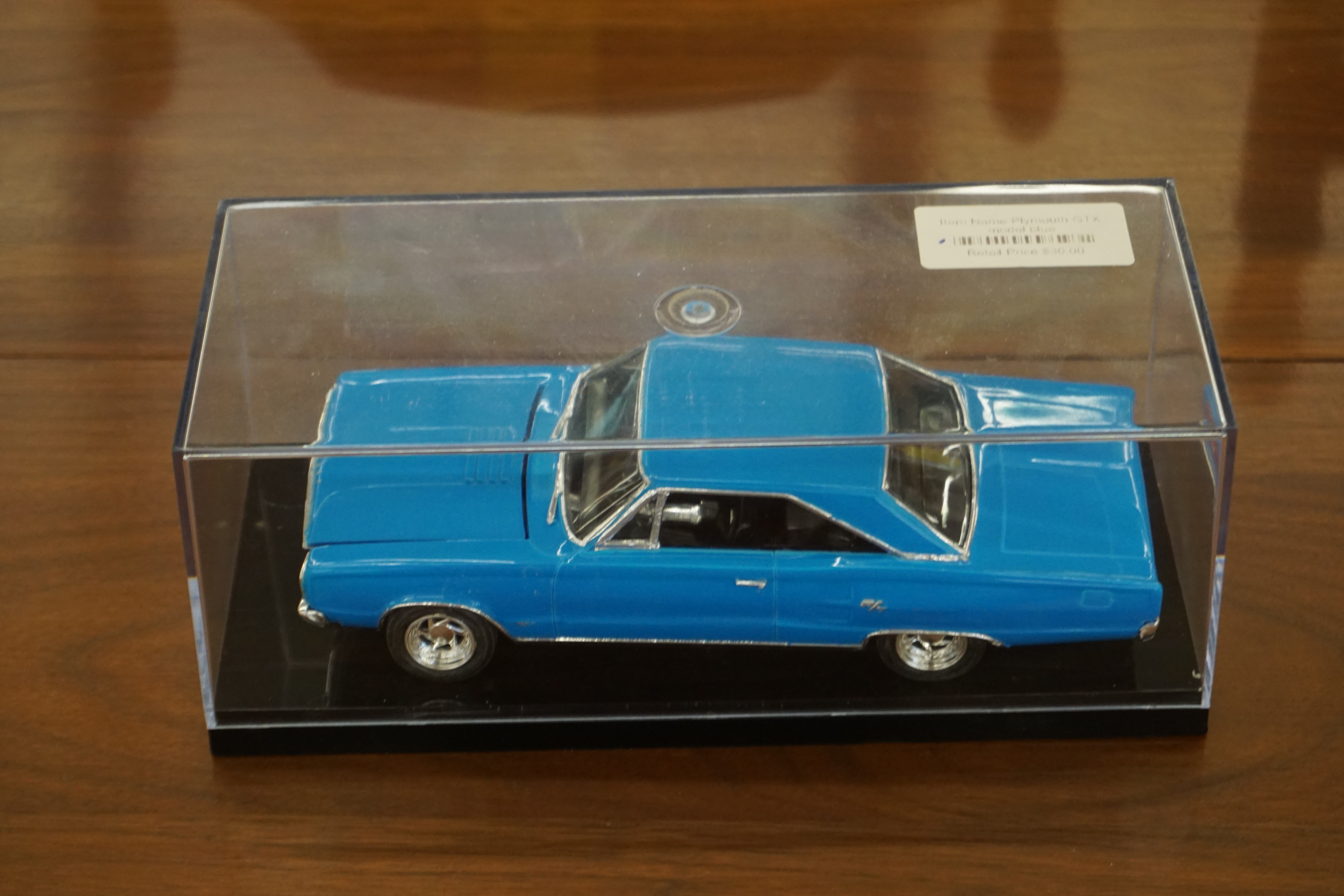 (image for) Plymouth GTX model with display case (4550)