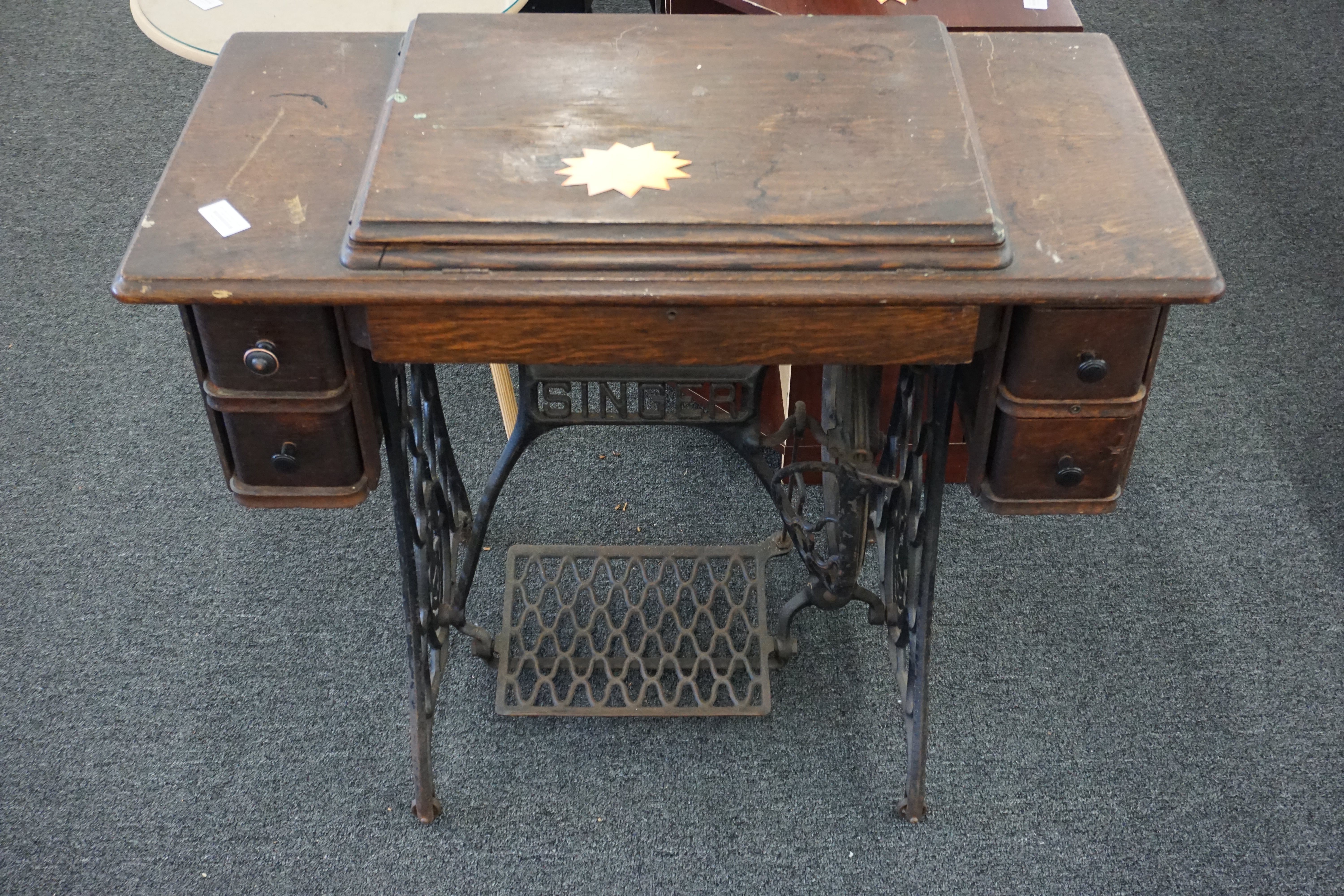 (image for) Vintage singer treadle sewing machine with cast iron base (10620)