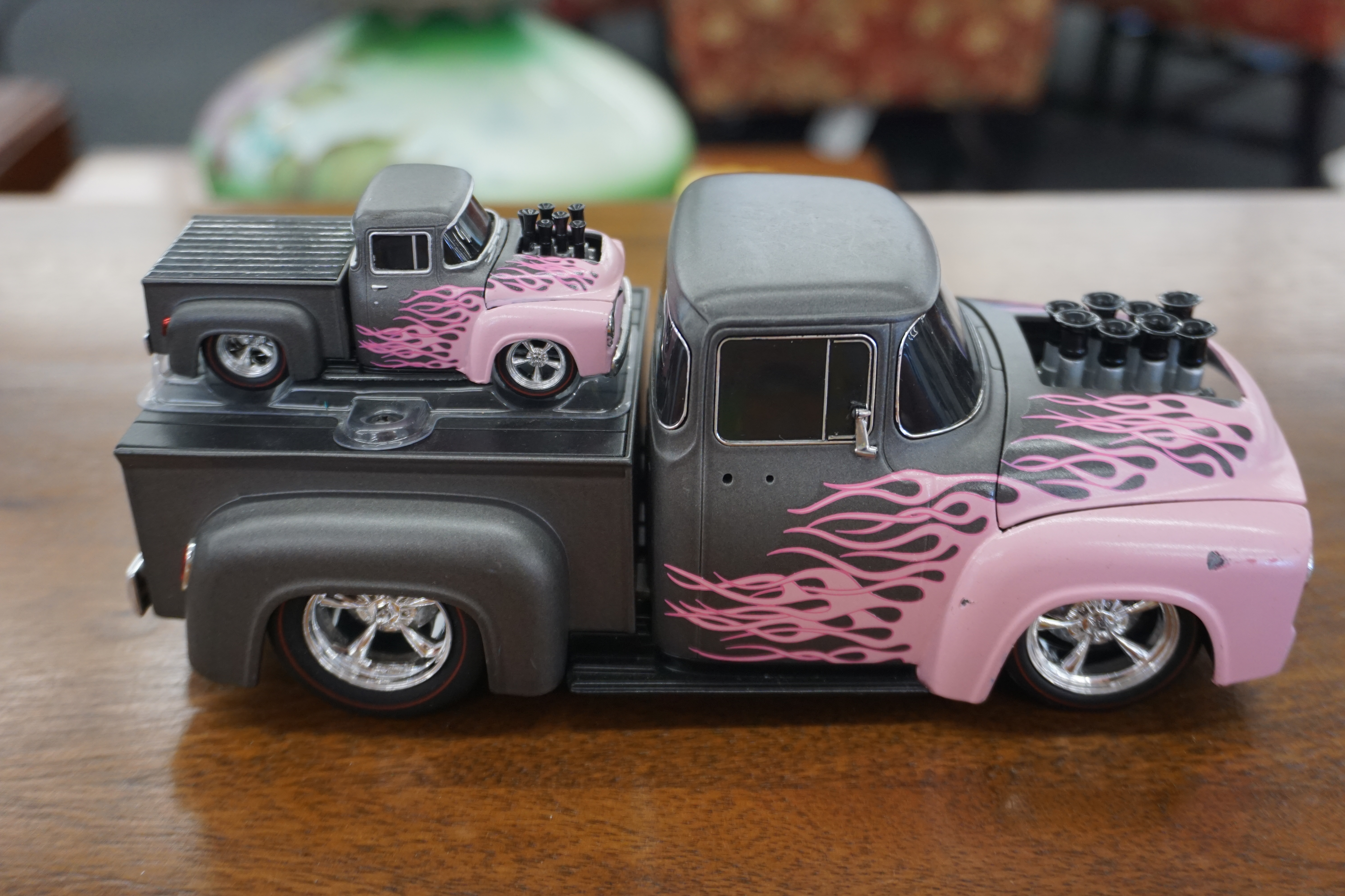 (image for) 1/24 scale Ground Pounders 1956 Ford F-100 Black and Pink Pickup (10783)