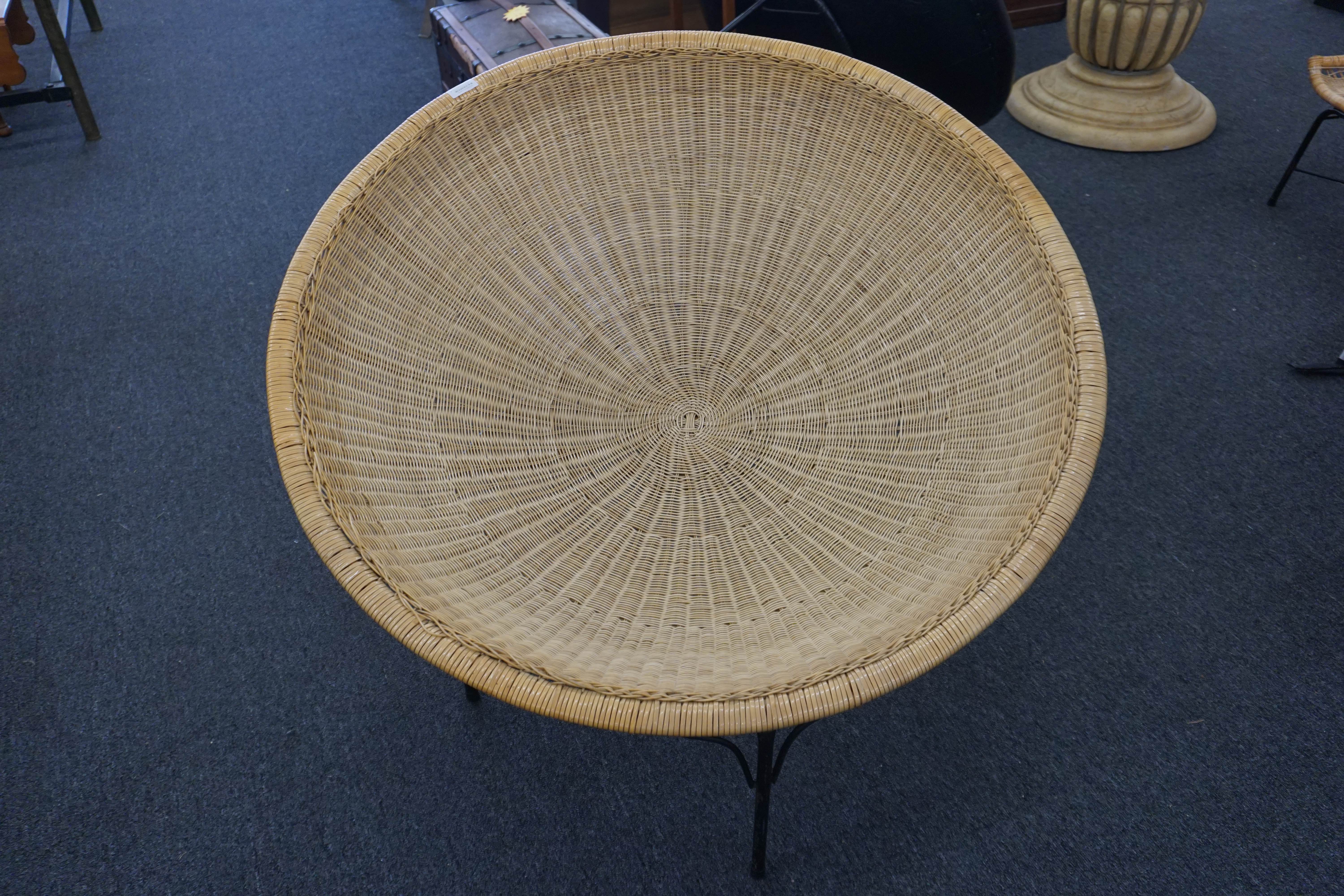 (image for) Mid Century Modern Saucer Clam Wicker Chair 48" Round (10887)