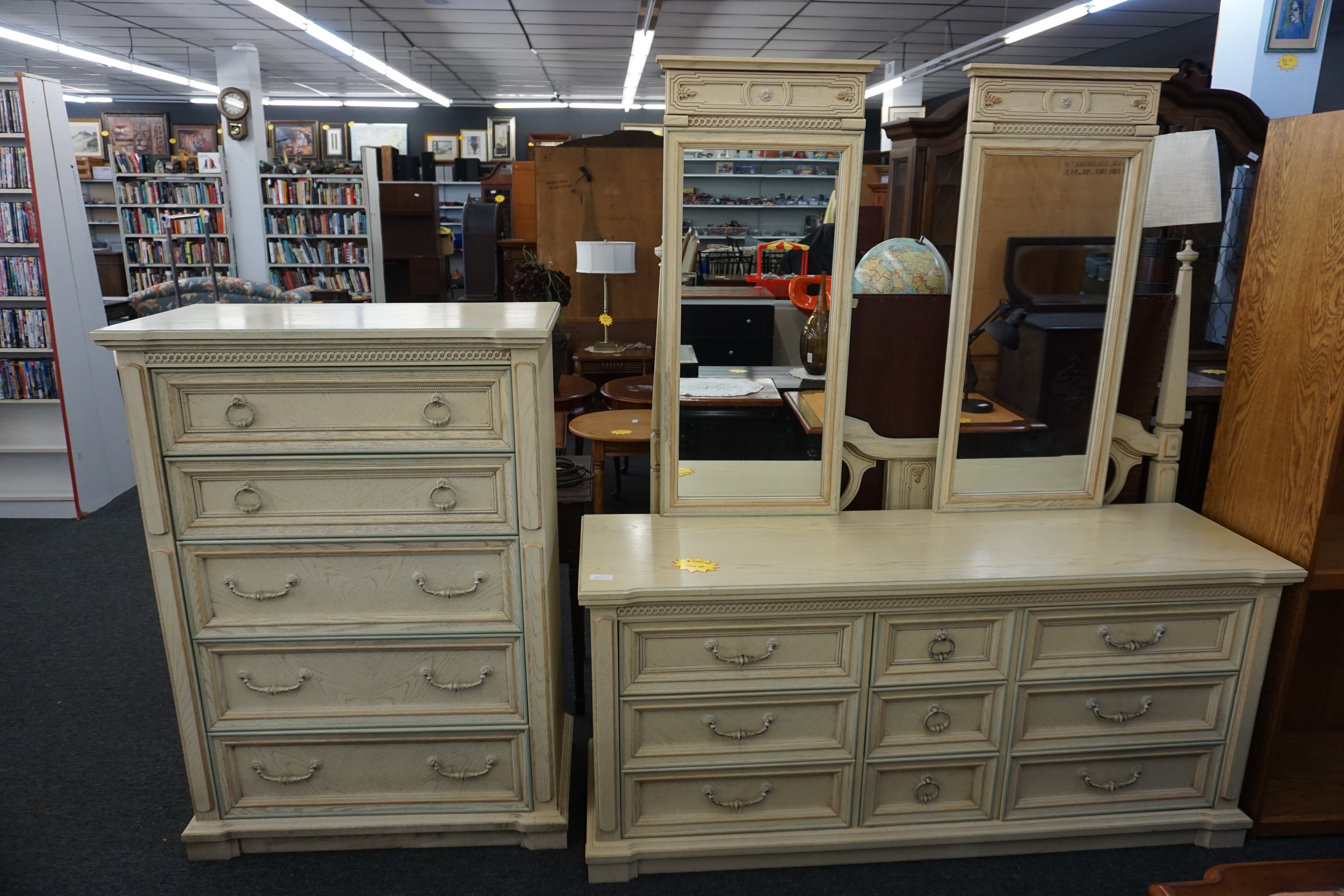 (image for) Bassett Bedroom Suit Chest Dresser with Mirror and Full size Bedframe (10941)